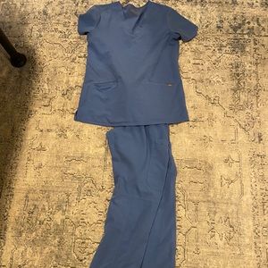 FIGS scrub set- size small top and bottom